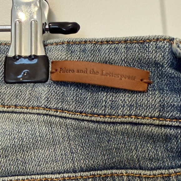 Anthropologie Pilcro Hyphen Embellished Blue Jeans with Floral Accents 29/8 - Picture 8 of 13